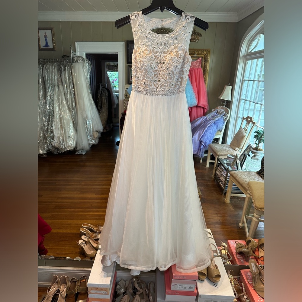 Size 0 Jolene Designs White Gown